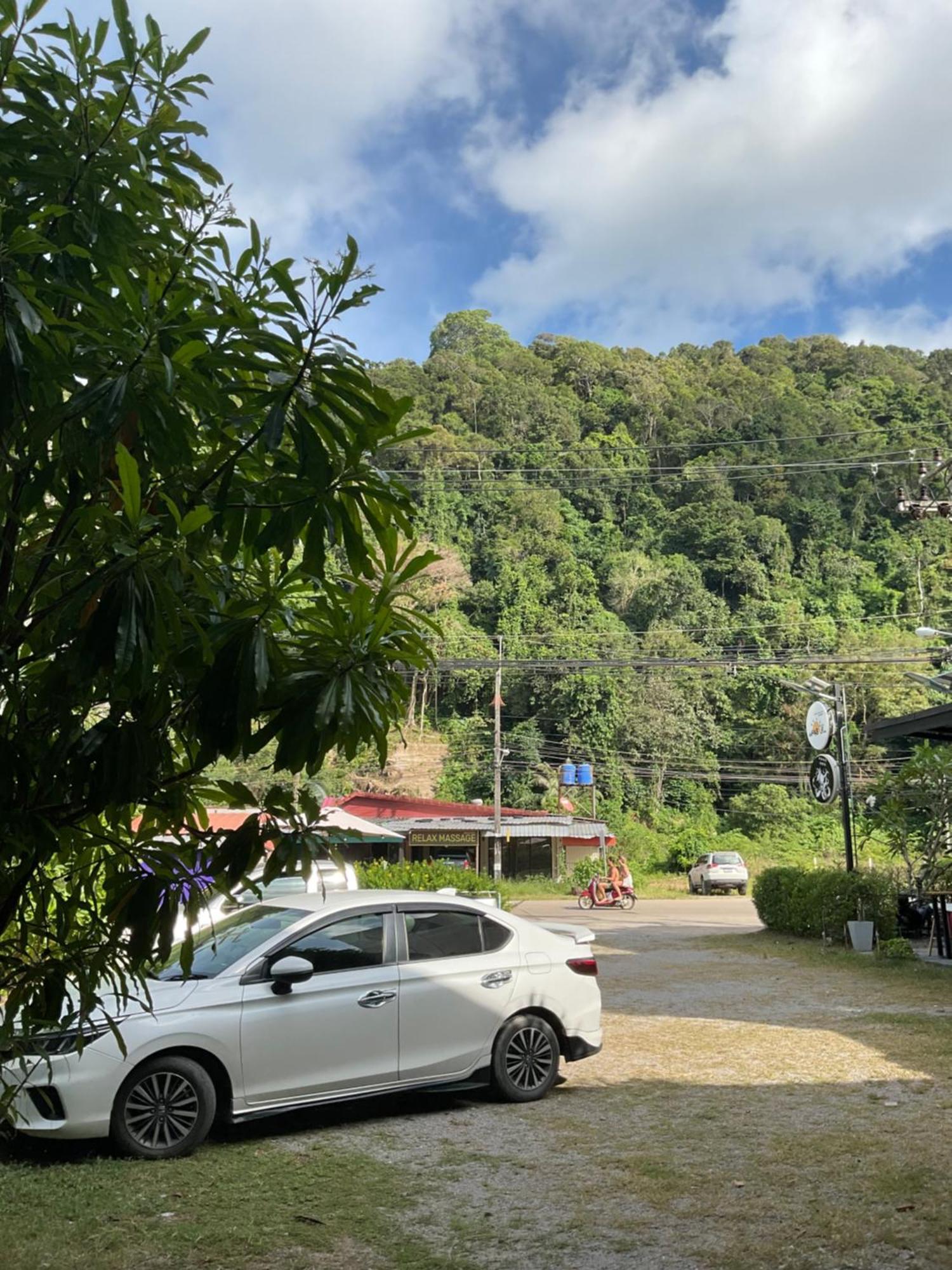 Wake Up @Lanta Hotel : Cafe Koh Lanta Exterior photo
